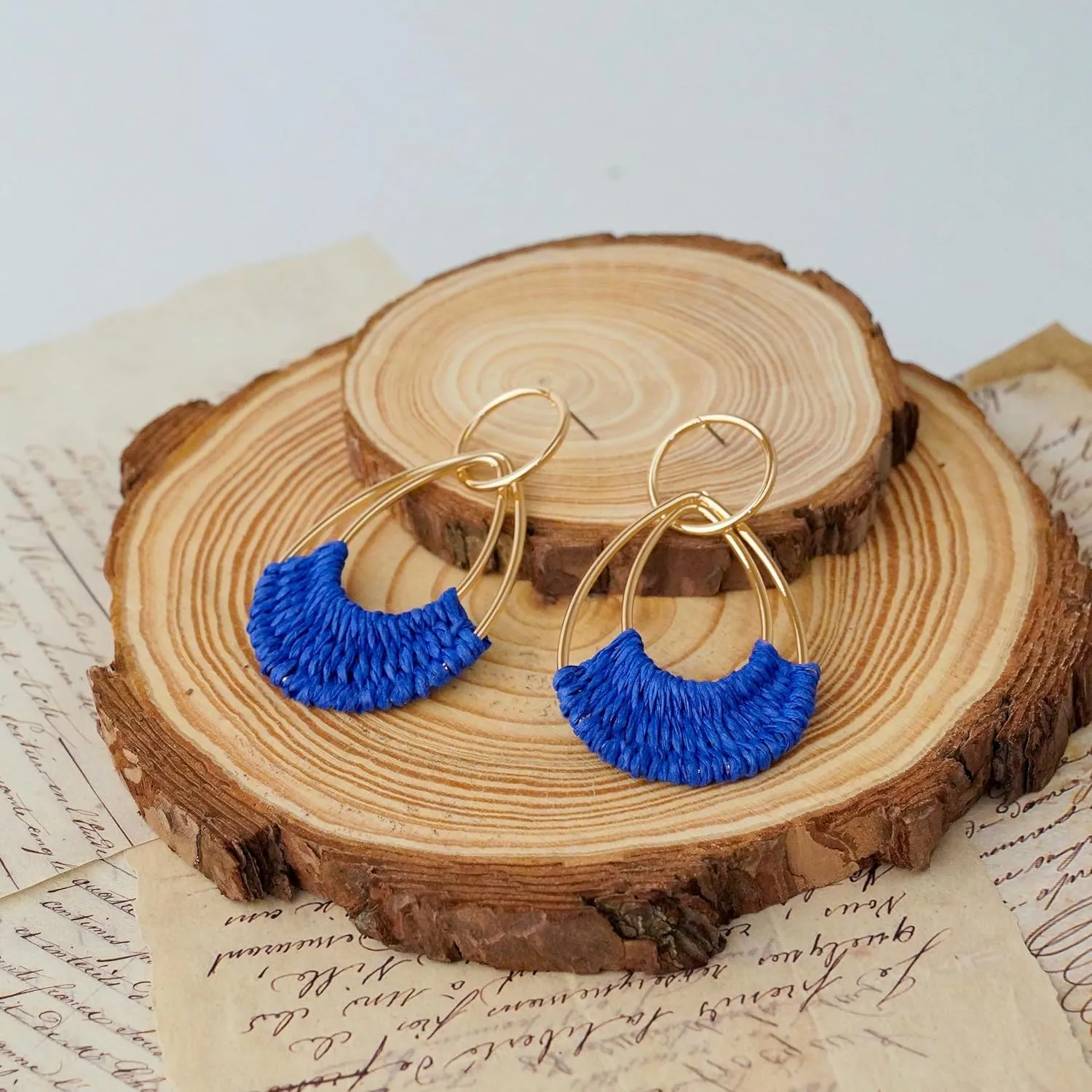 Raffia Hoop Earrings for Women Fun Boho Summer Beach Earrings Lightweight Handmade Straw Wicker Rattan Dangle Earrings Statement Geometric Round Drop Earrings