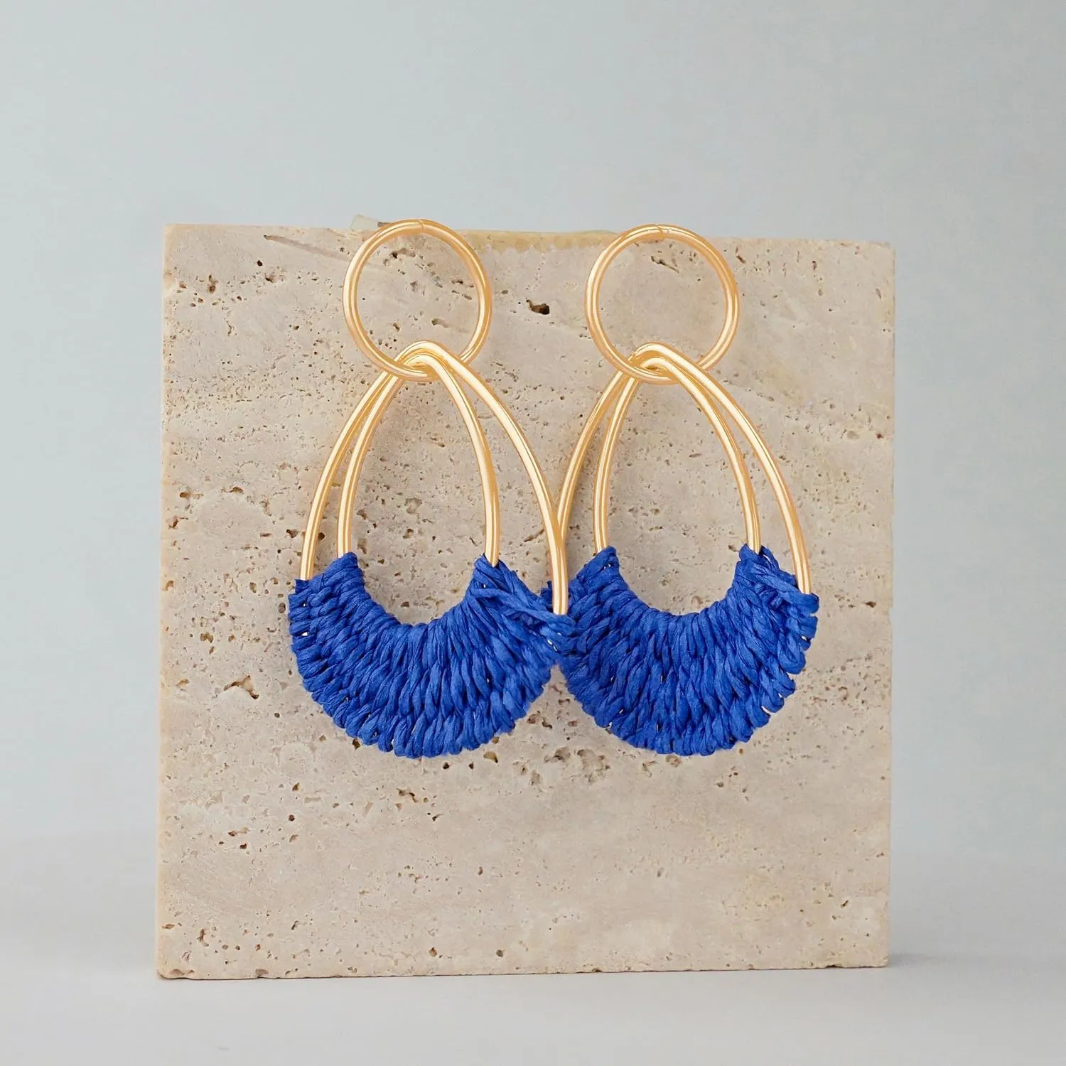 Raffia Hoop Earrings for Women Fun Boho Summer Beach Earrings Lightweight Handmade Straw Wicker Rattan Dangle Earrings Statement Geometric Round Drop Earrings